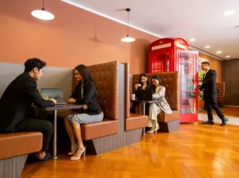 A virtual office at Williams Tower, Houston, where clients enjoy the premium atmosphere and professional support.